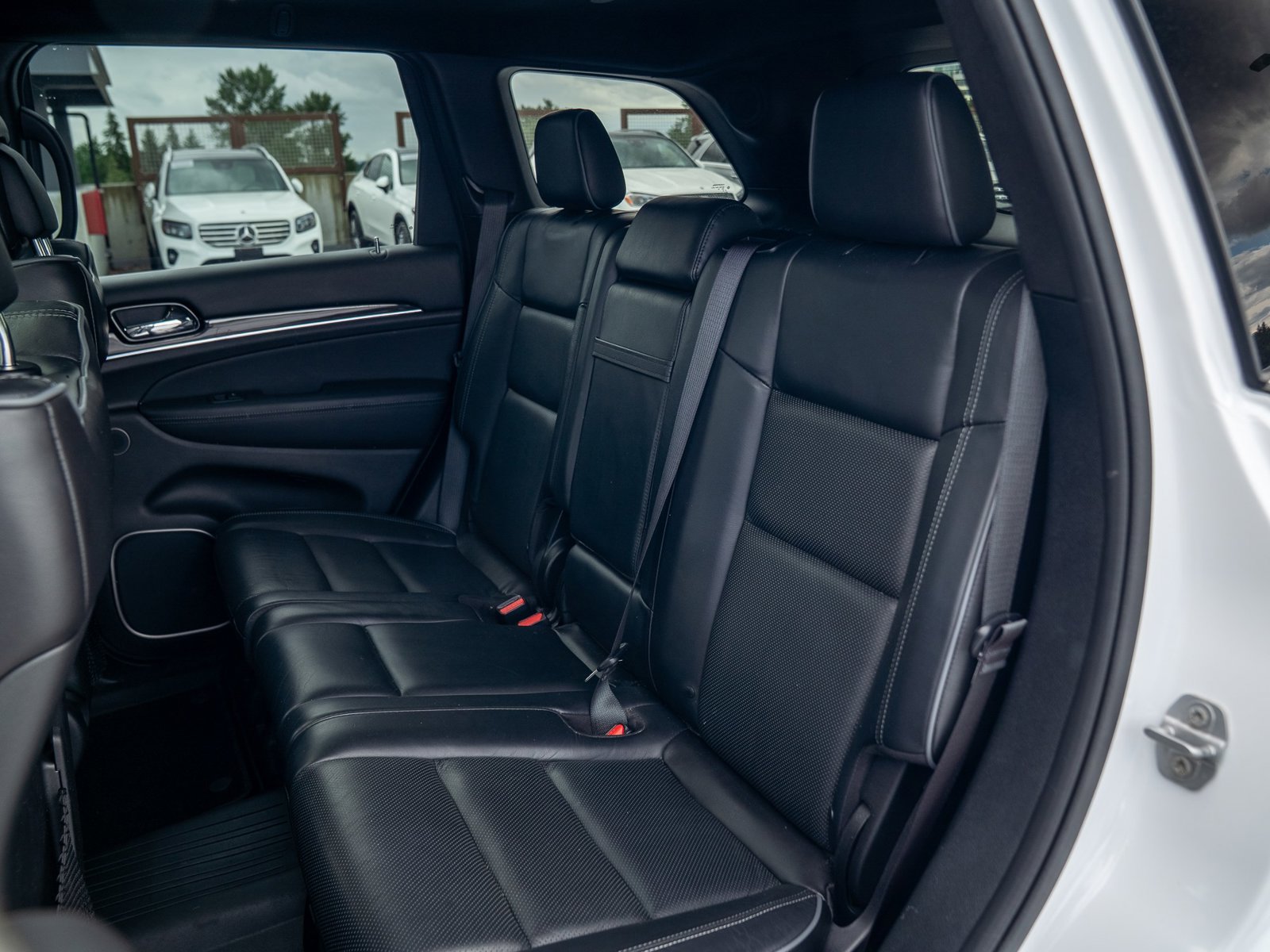 Used 2020 Jeep Grand Cherokee Overland AWD/4WD image 19