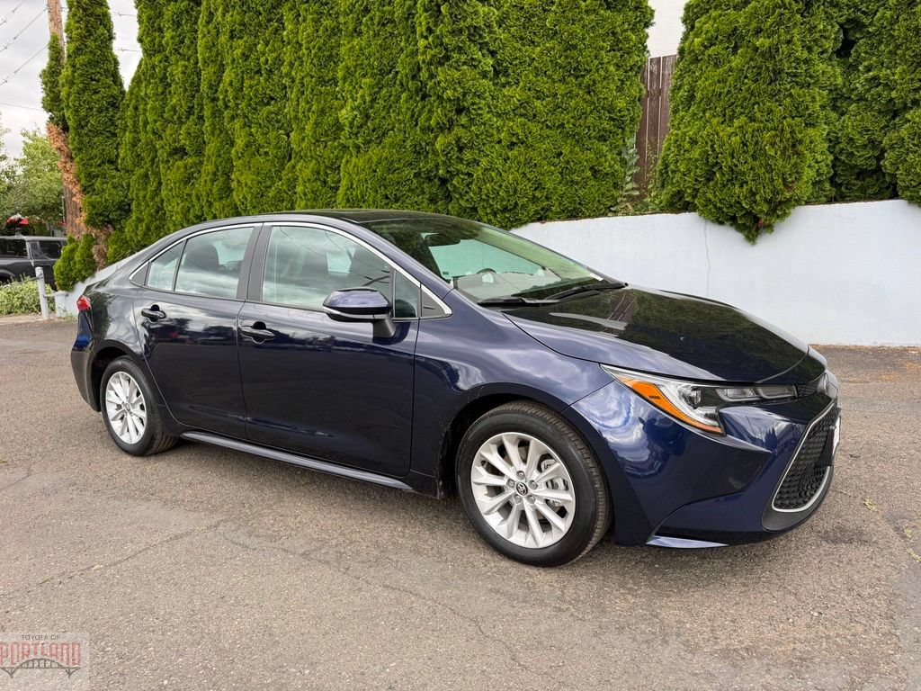Certified 2021 Toyota Corolla XLE FWD image 1