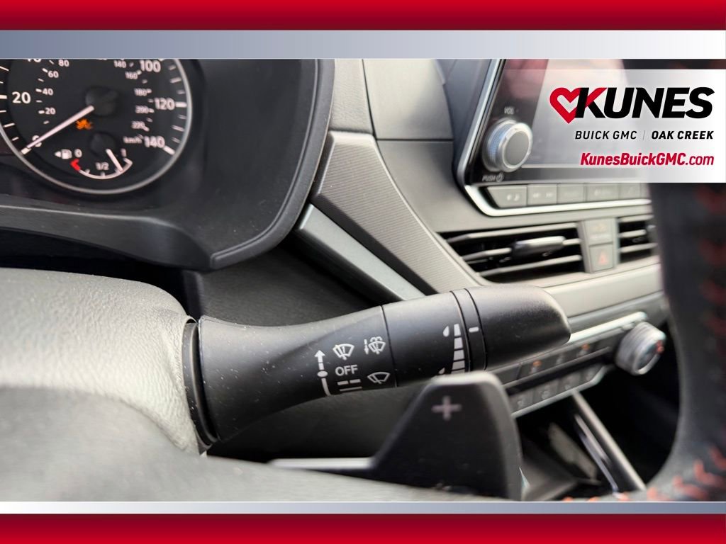 Used 2025 Nissan Altima 2.5 SR FWD image 13