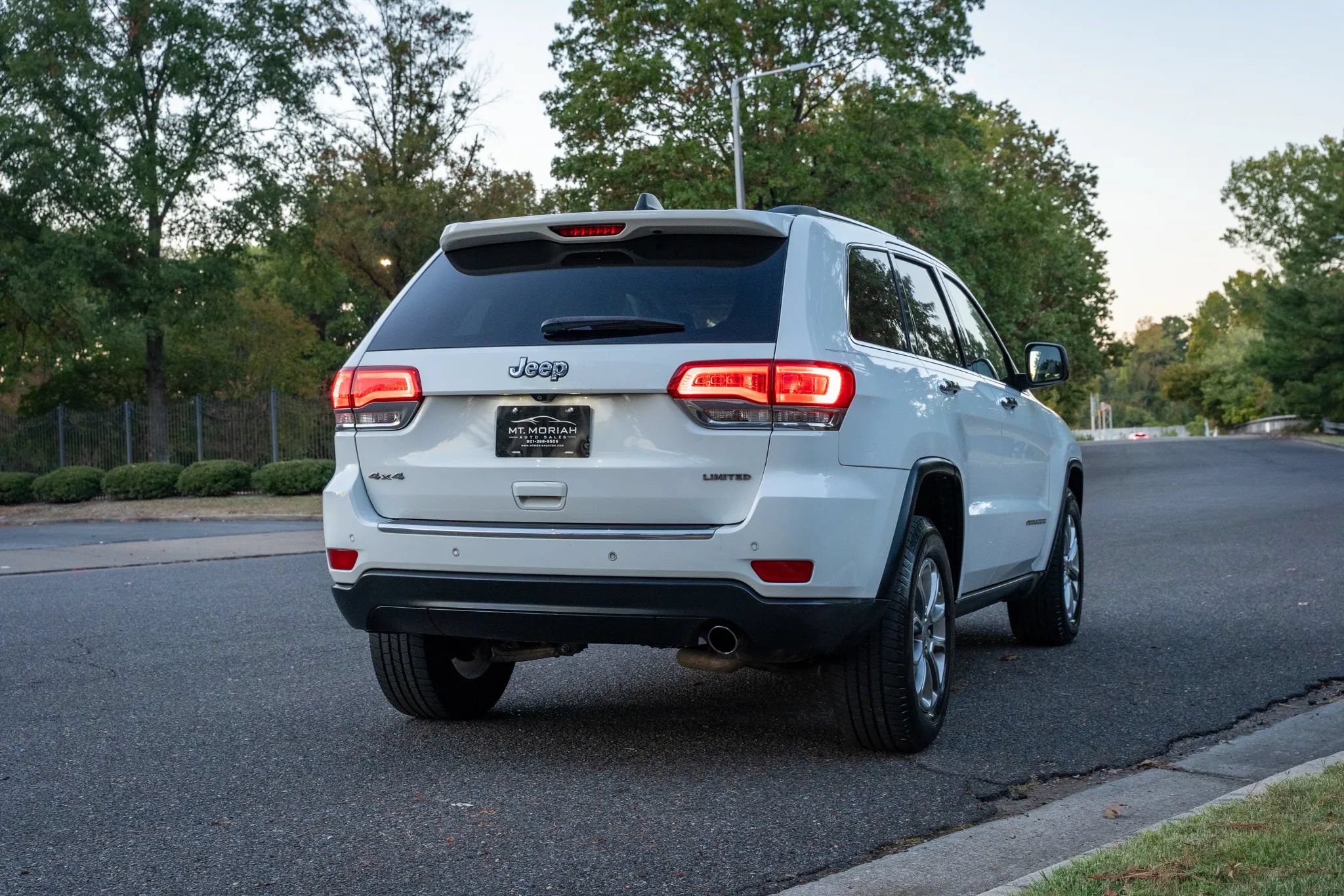 Used 2015 Jeep Grand Cherokee Limited AWD/4WD image 6