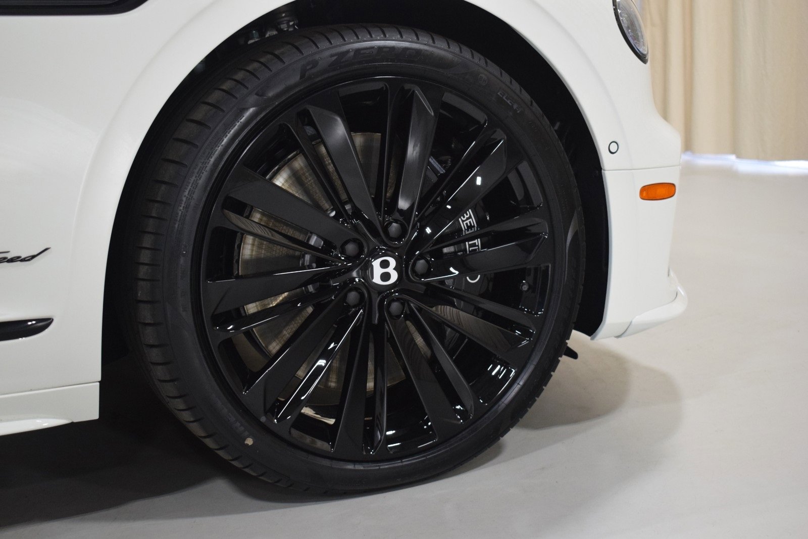 New 2025 Bentley Flying Spur Plug-In Hybrid image 7