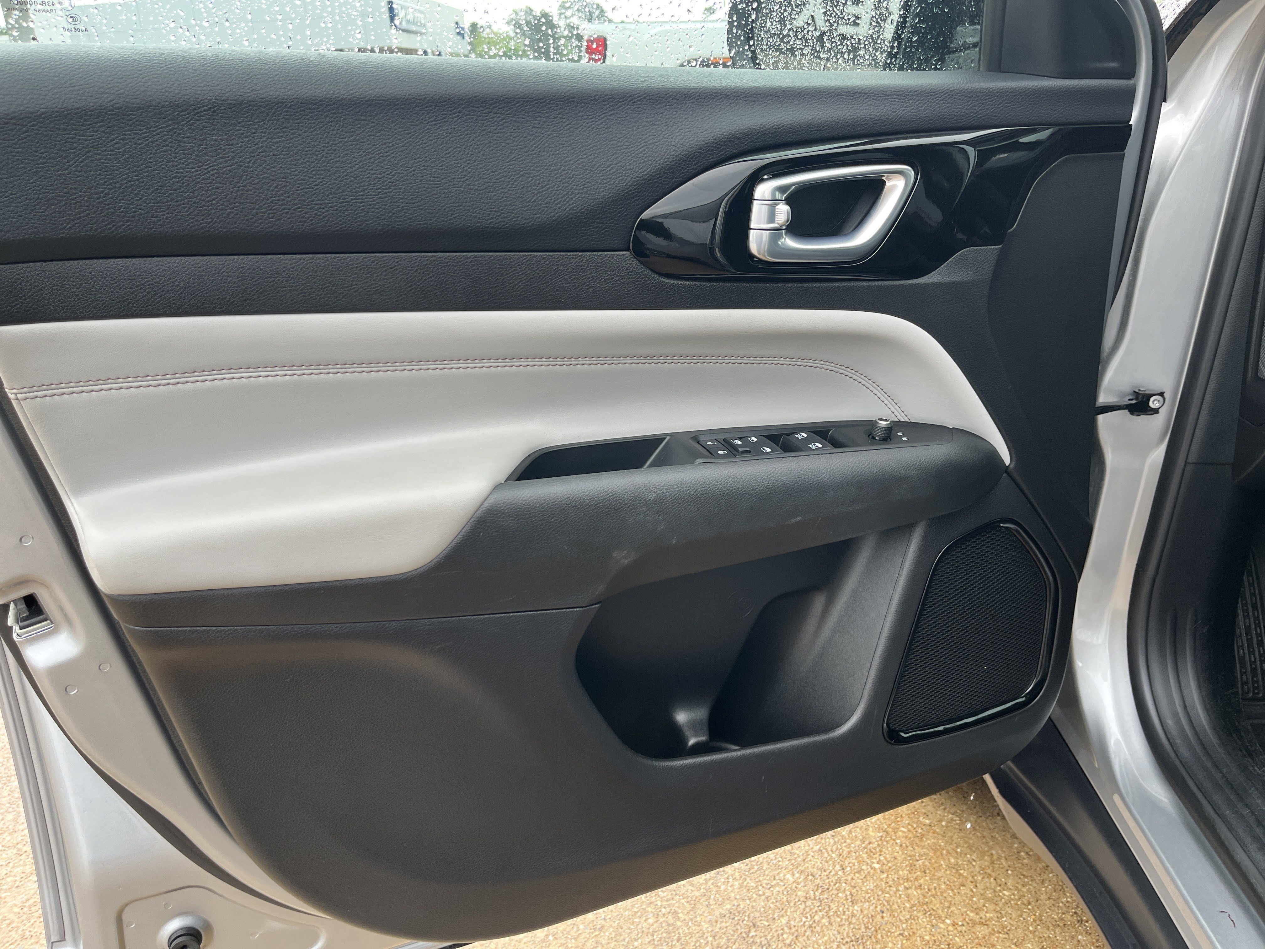 Used 2022 Jeep Compass Limited image 27