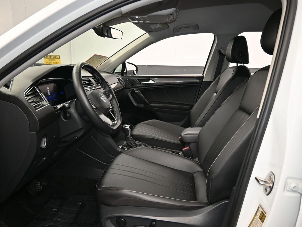 Used 2022 Volkswagen Tiguan SE image 11