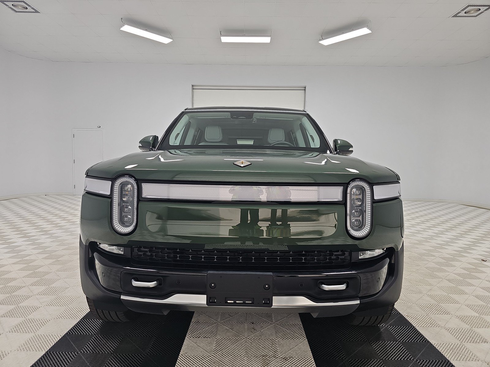 Used 2024 Rivian R1S Adventure AWD/4WD image 8