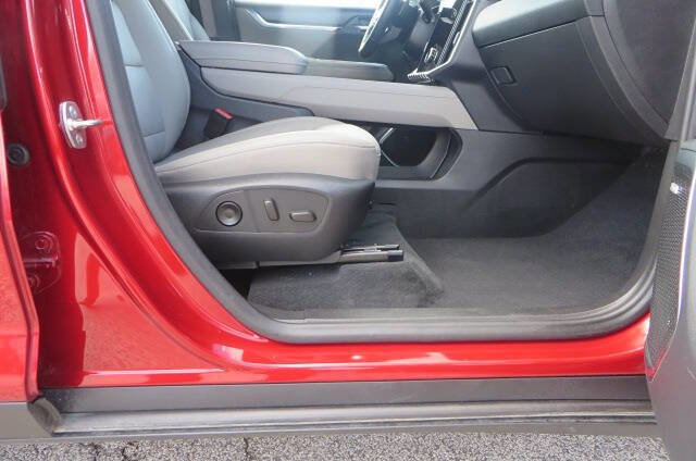 Used 2024 GMC Acadia Elevation image 19