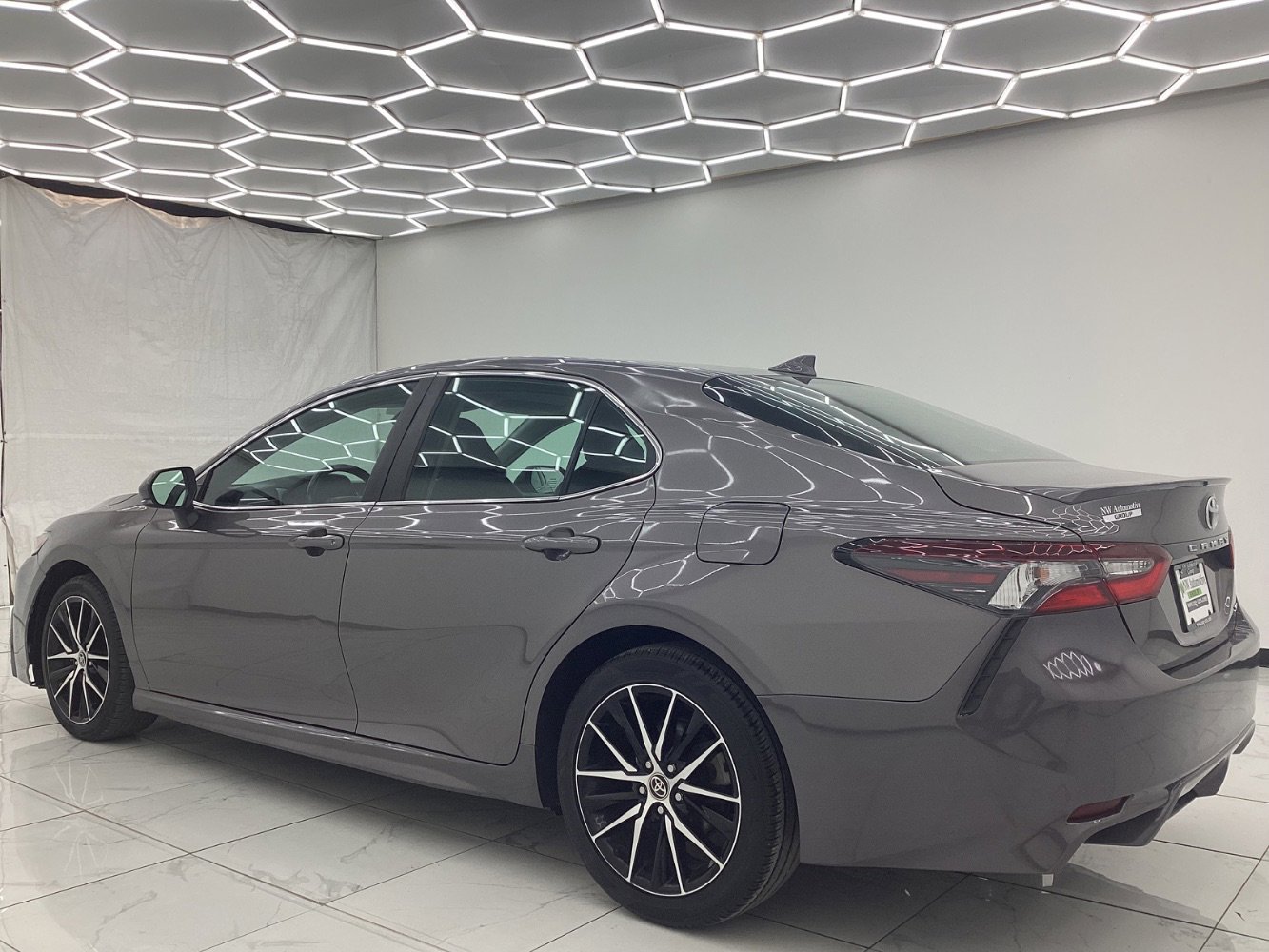 Used 2022 Toyota Camry SE image 11