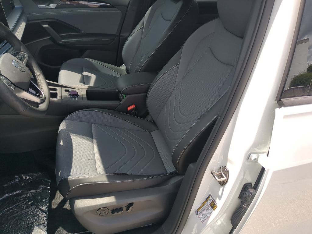 New 2026 Volkswagen Tiguan SE R-Line FWD image 19