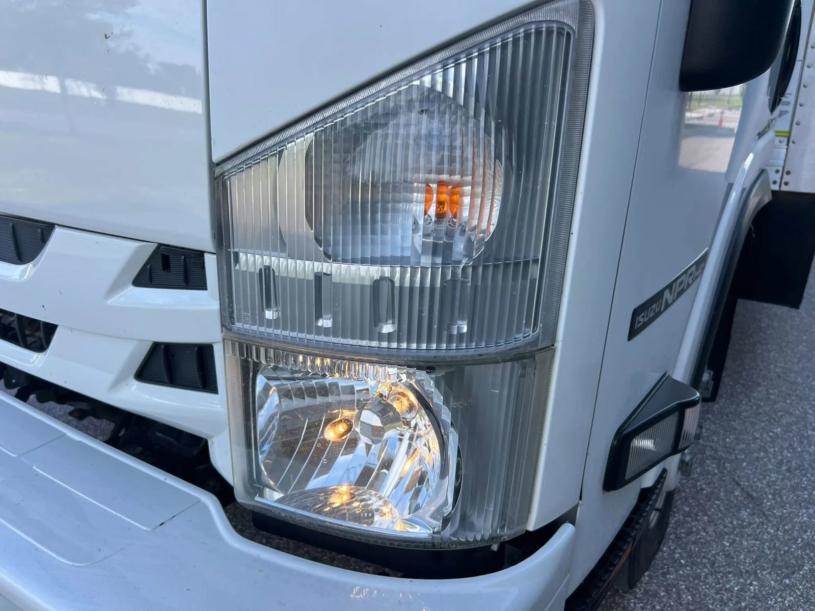 Used 2019 Isuzu NPR RWD image 19