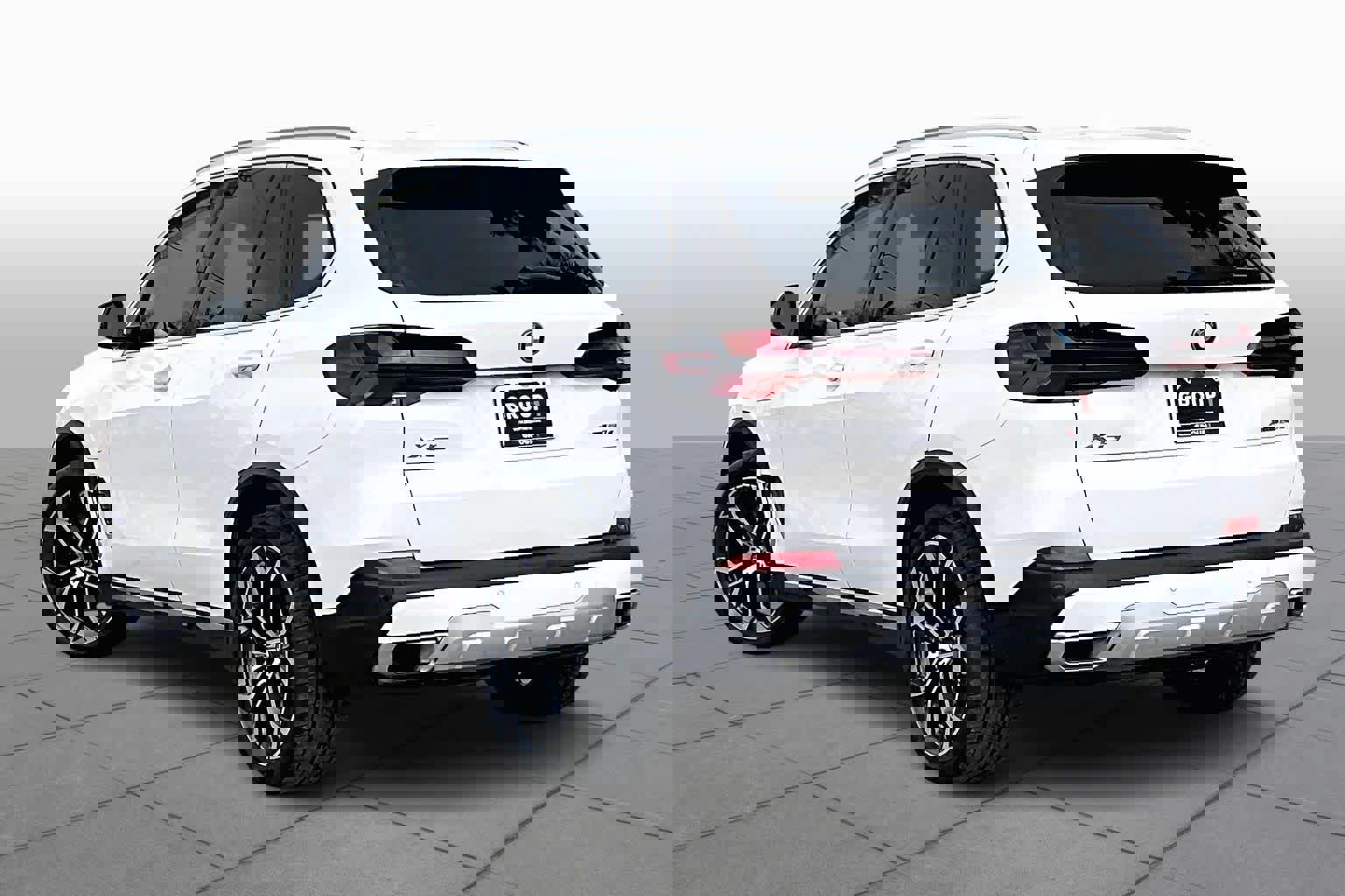 Used 2026 BMW X5 xDrive50e w/ Climate Comfort Package image 11