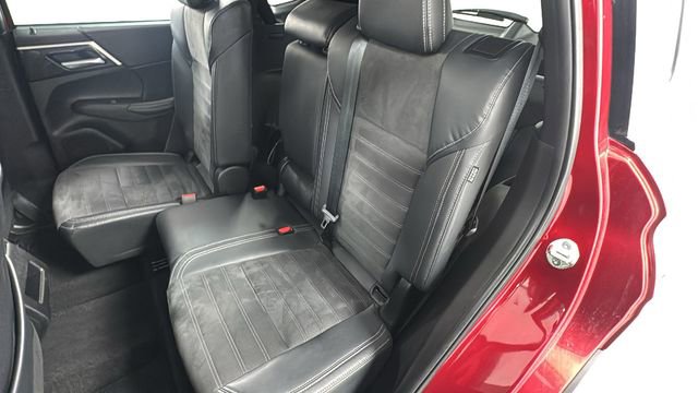 Used 2023 Mitsubishi Outlander SE image 12