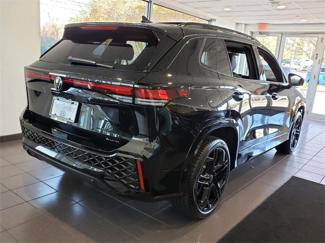 New 2026 Volkswagen Tiguan SE R-Line image 3