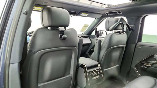 Used 2025 Land Rover Range Rover Sport SE image 32
