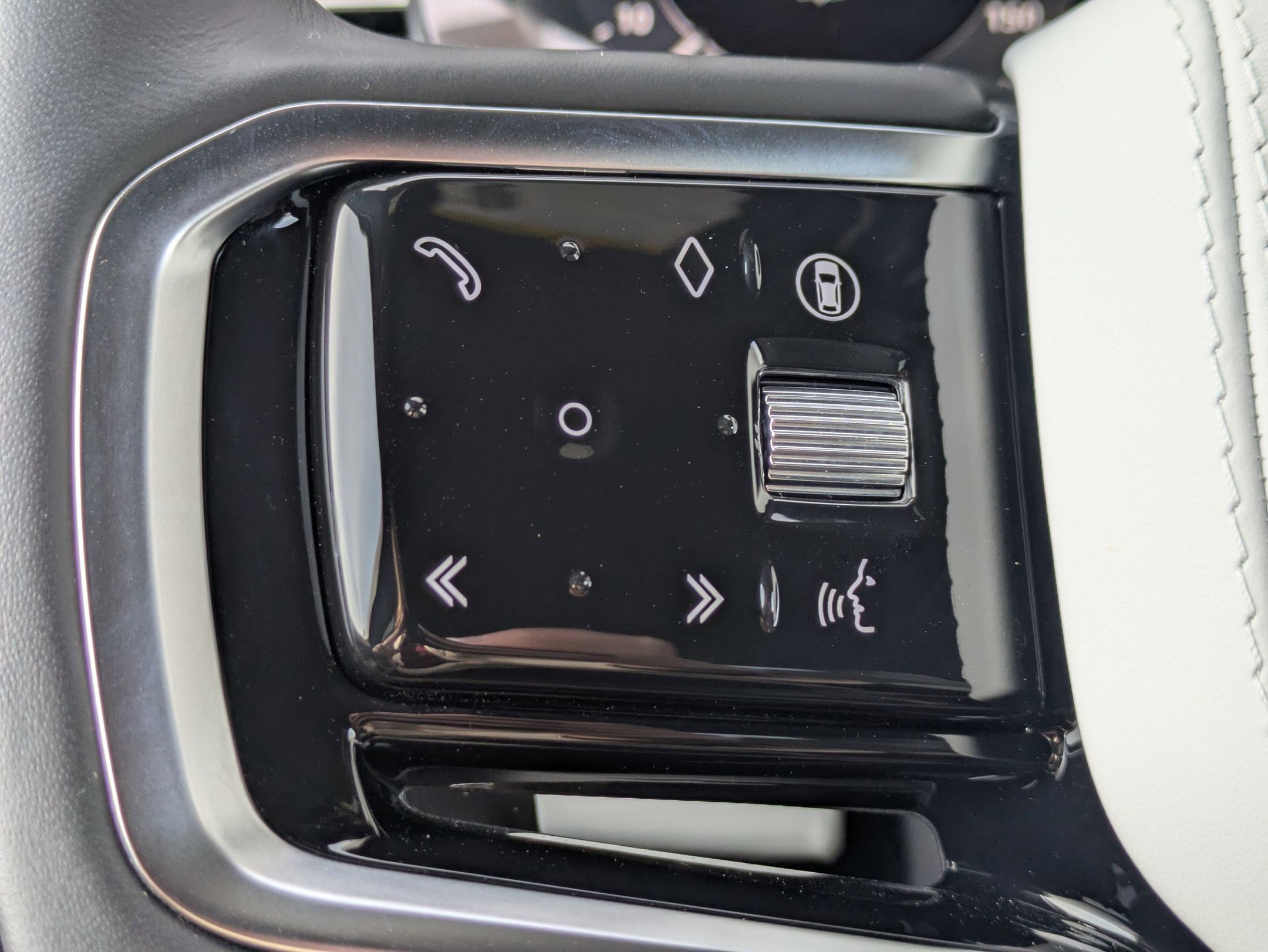 Certified 2025 Land Rover Range Rover Sport image 16