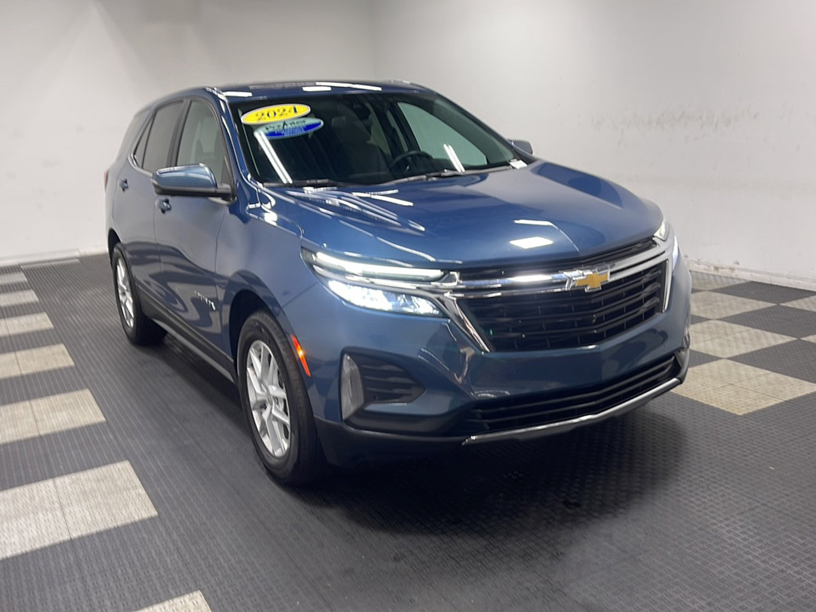 Used 2024 Chevrolet Equinox LT FWD image 24