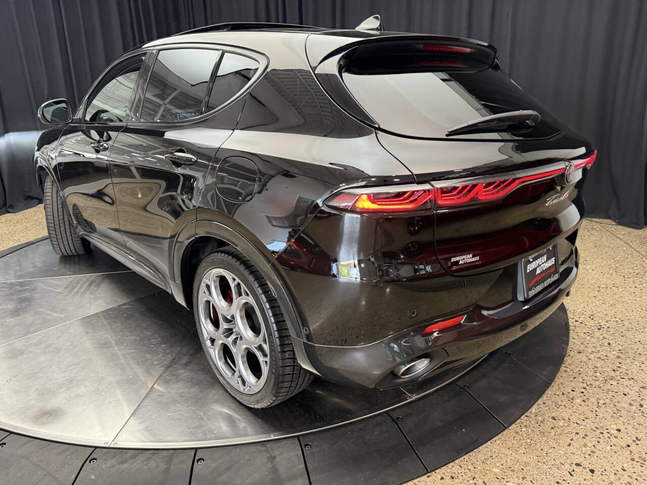 Used 2024 Alfa Romeo Tonale Veloce w/ Active Assist Package AWD/4WD image 6