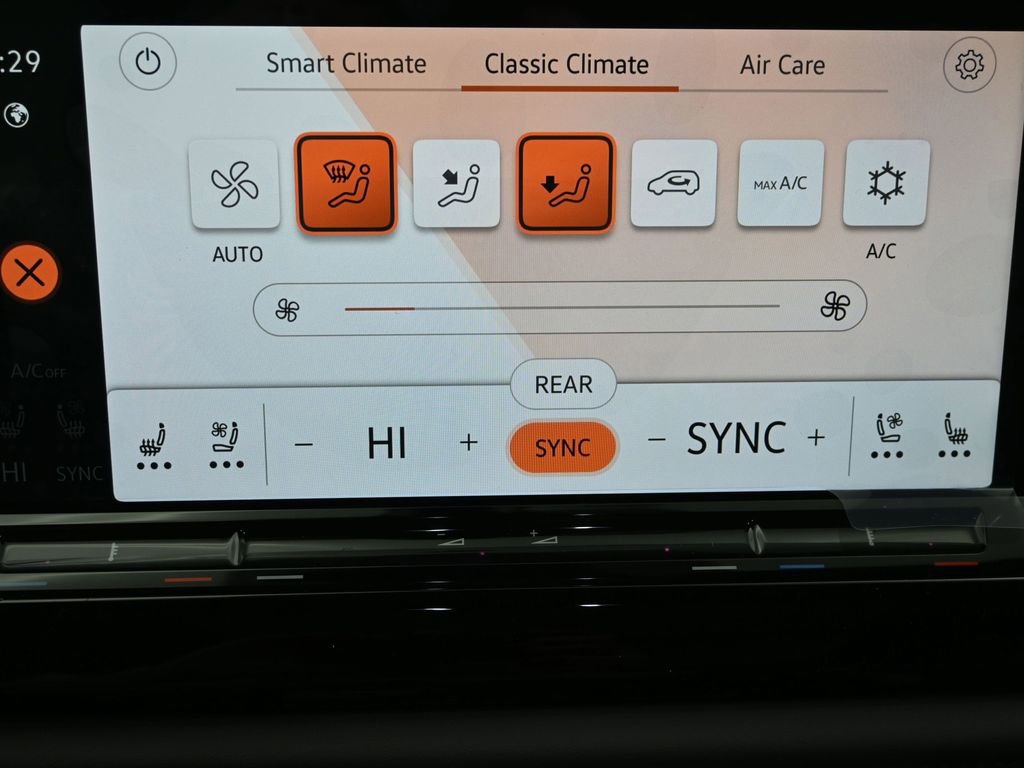 Used 2024 Volkswagen Atlas Peak Edition SE image 18