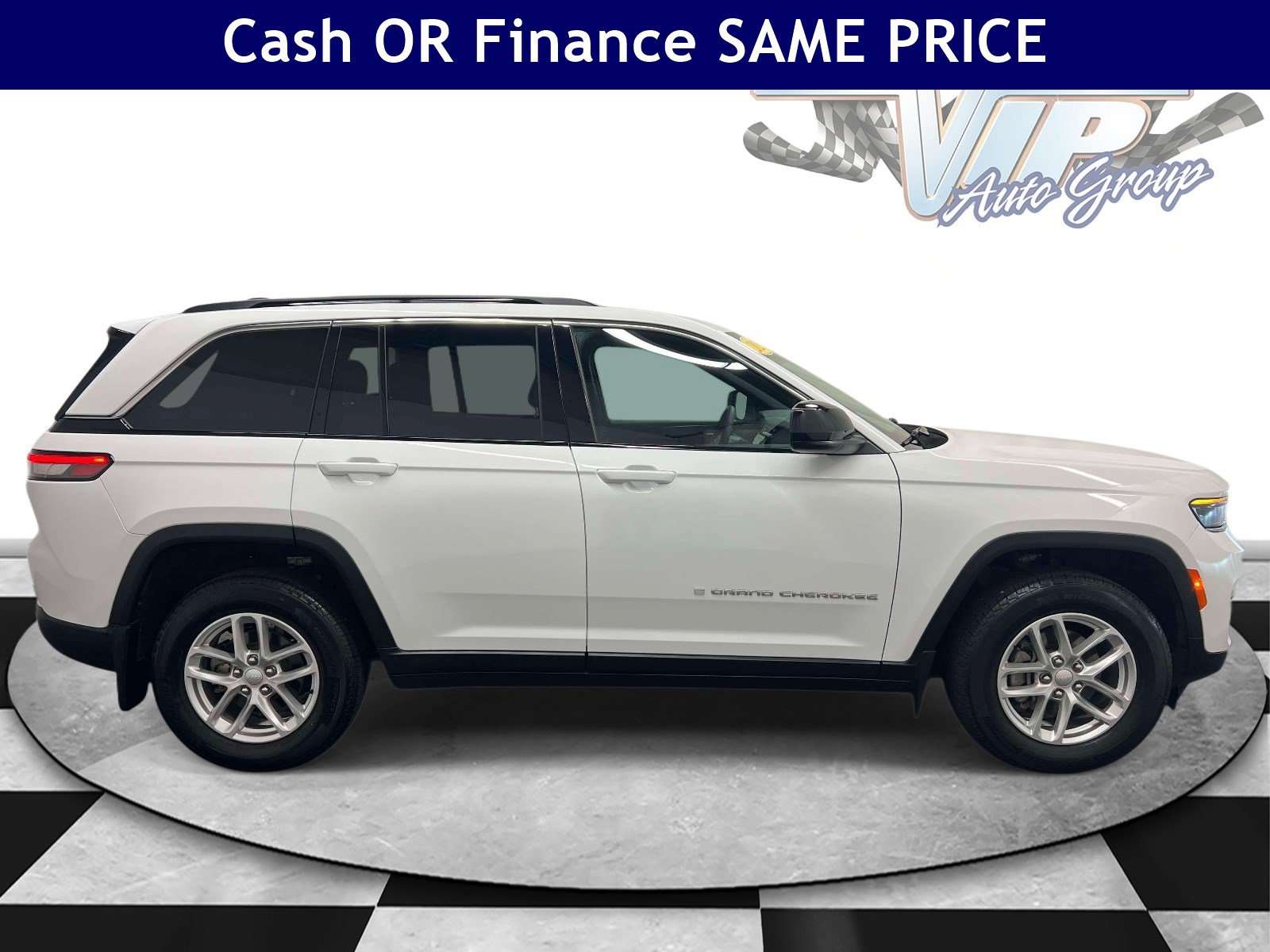 Certified 2025 Jeep Grand Cherokee Laredo X w/ Luxury Tech Group I AWD/4WD image 7