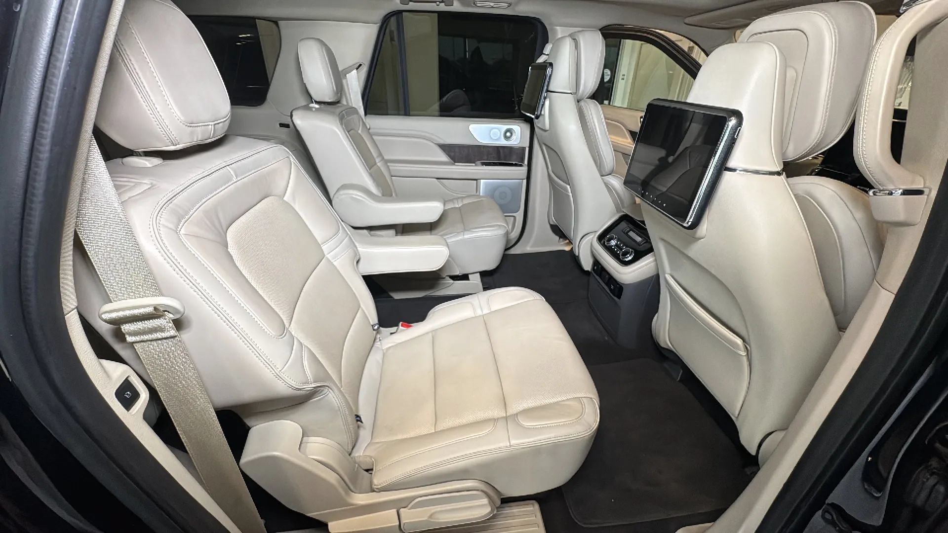 Used 2019 Lincoln Navigator L Reserve w/ Cargo Package AWD/4WD image 32