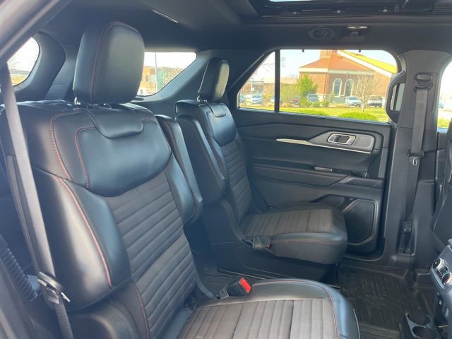 Used 2025 Ford Explorer ST-Line w/ Premium Package image 25