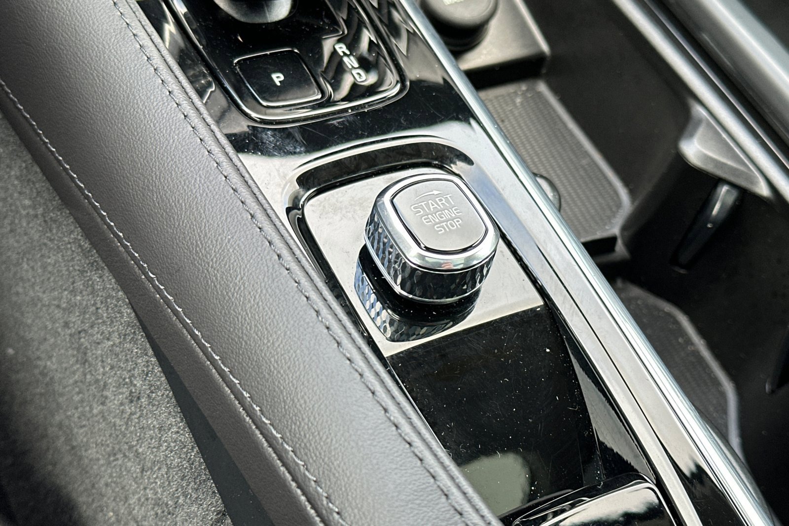 Used 2025 Volvo S90 B6 Plus w/ Protection Package Premier image 25