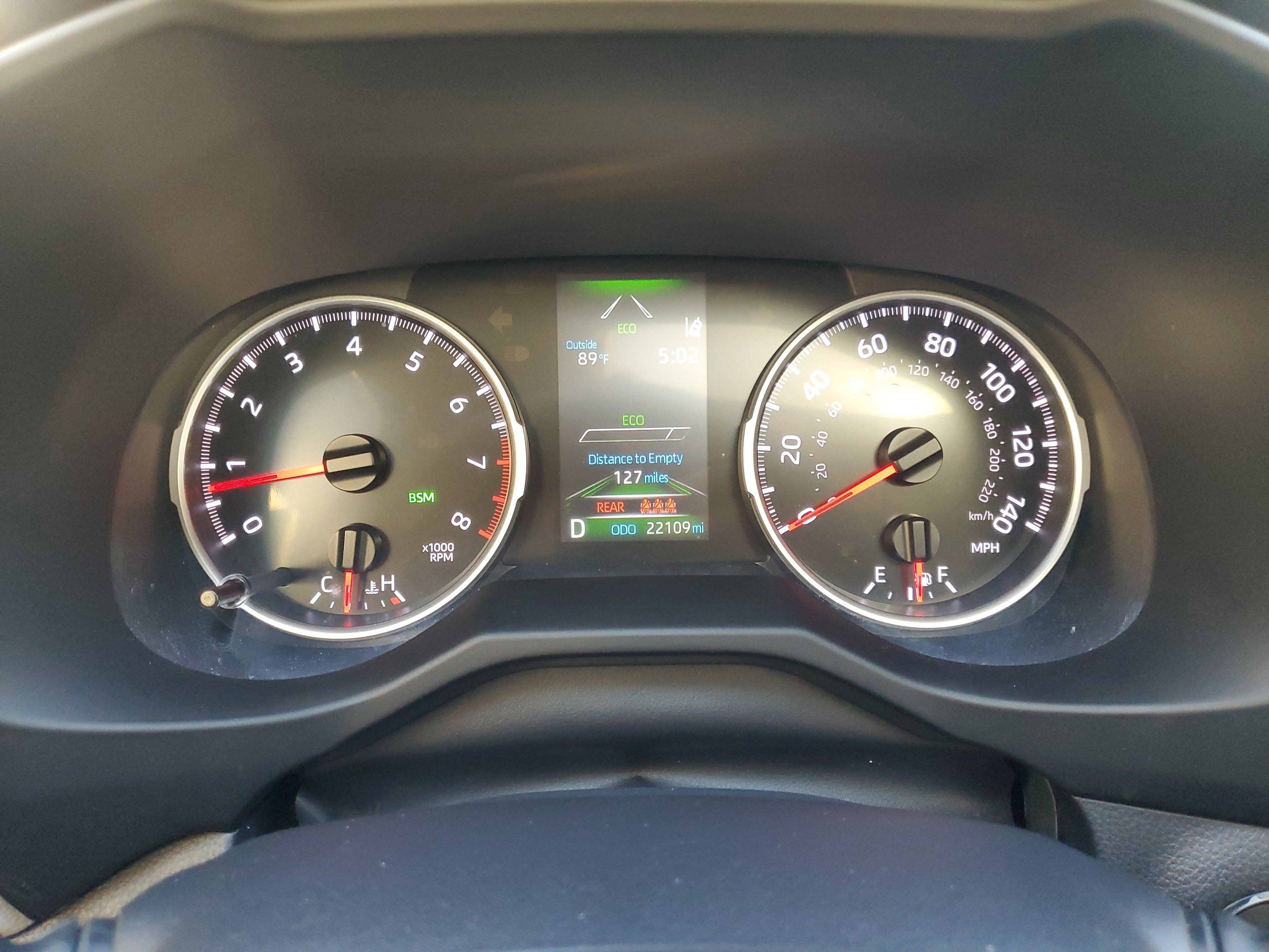 Used 2022 Toyota RAV4 XLE Premium image 27