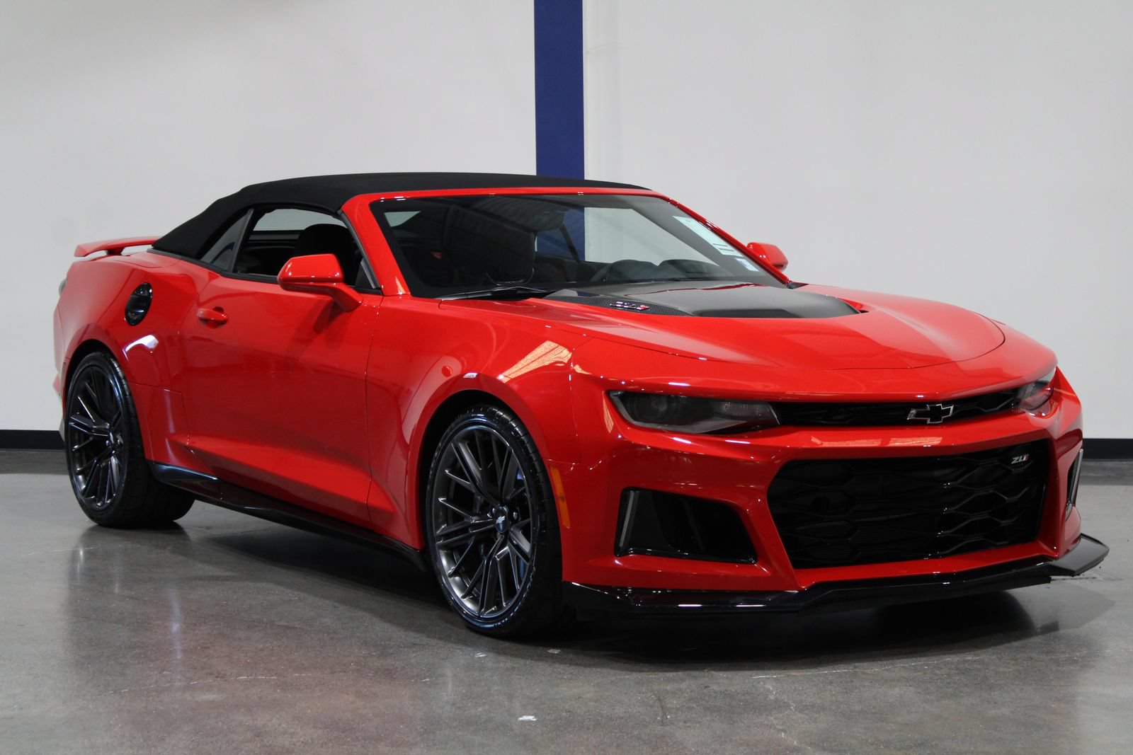 Used 2019 Chevrolet Camaro ZL1 RWD image 4
