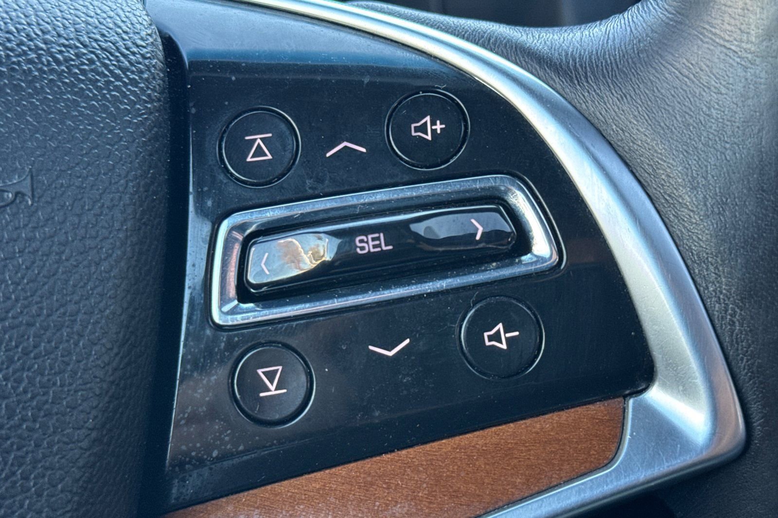 Used 2018 Cadillac Escalade ESV Premium Luxury image 40