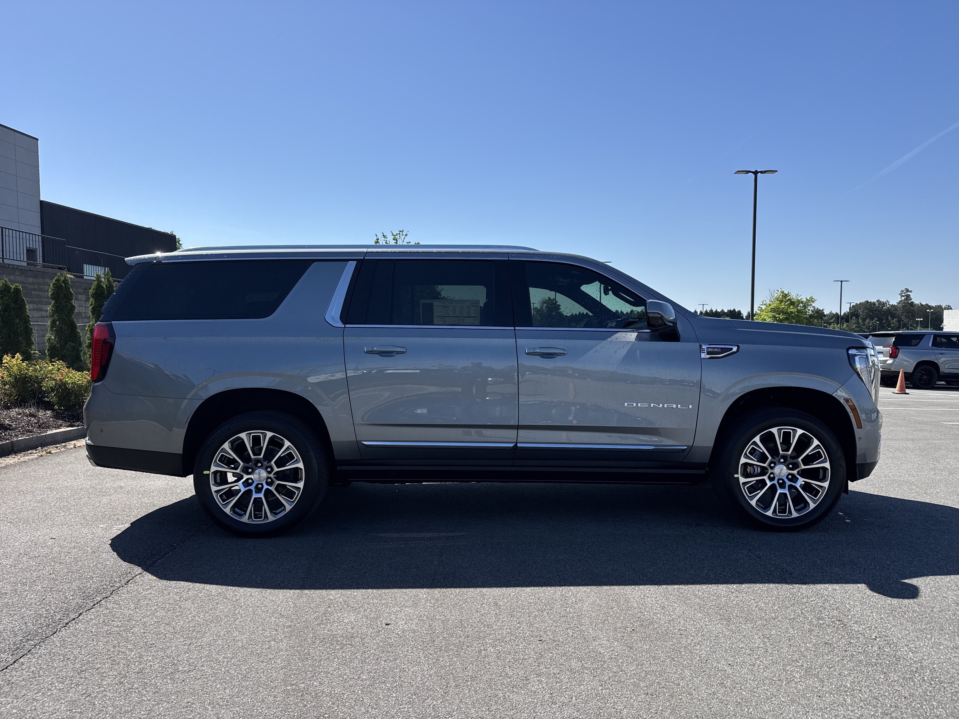 New 2026 GMC Yukon XL Denali w/ Sun & Power Step Package AWD/4WD image 11