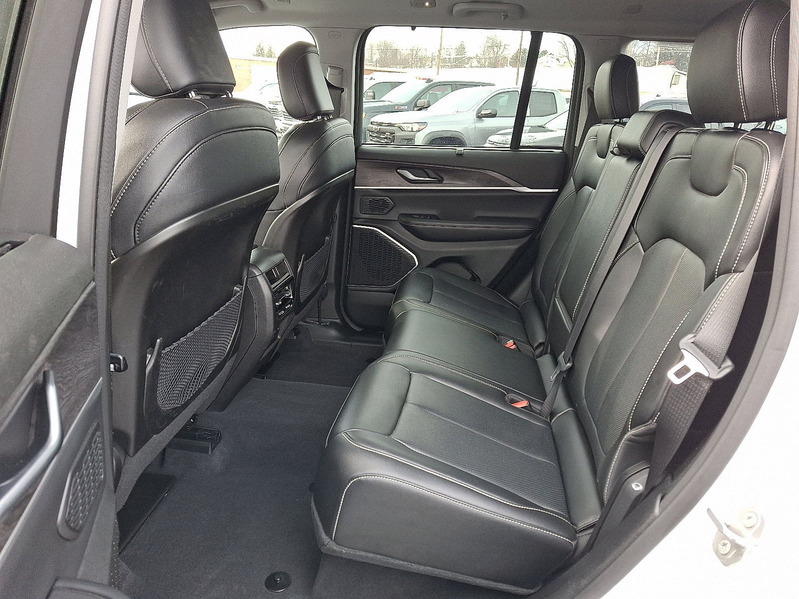 Used 2023 Jeep Grand Cherokee Limited w/ Luxury Tech Group II image 11