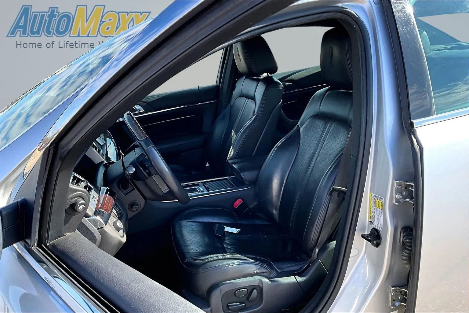 Used 2010 Lincoln MKS AWD image 12