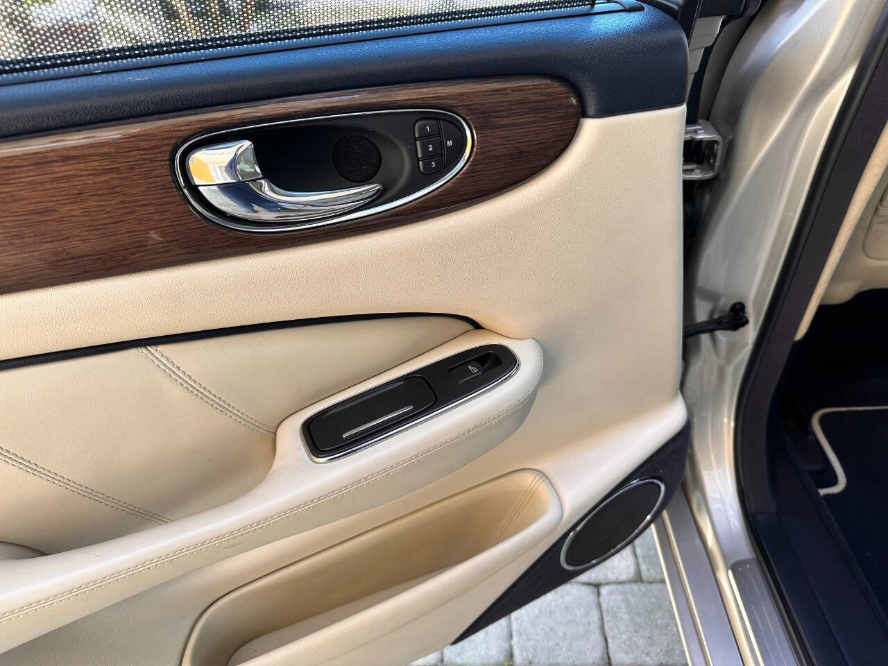 Used 2009 Jaguar XJ Vanden Plas Super V8 Portfolio image 65