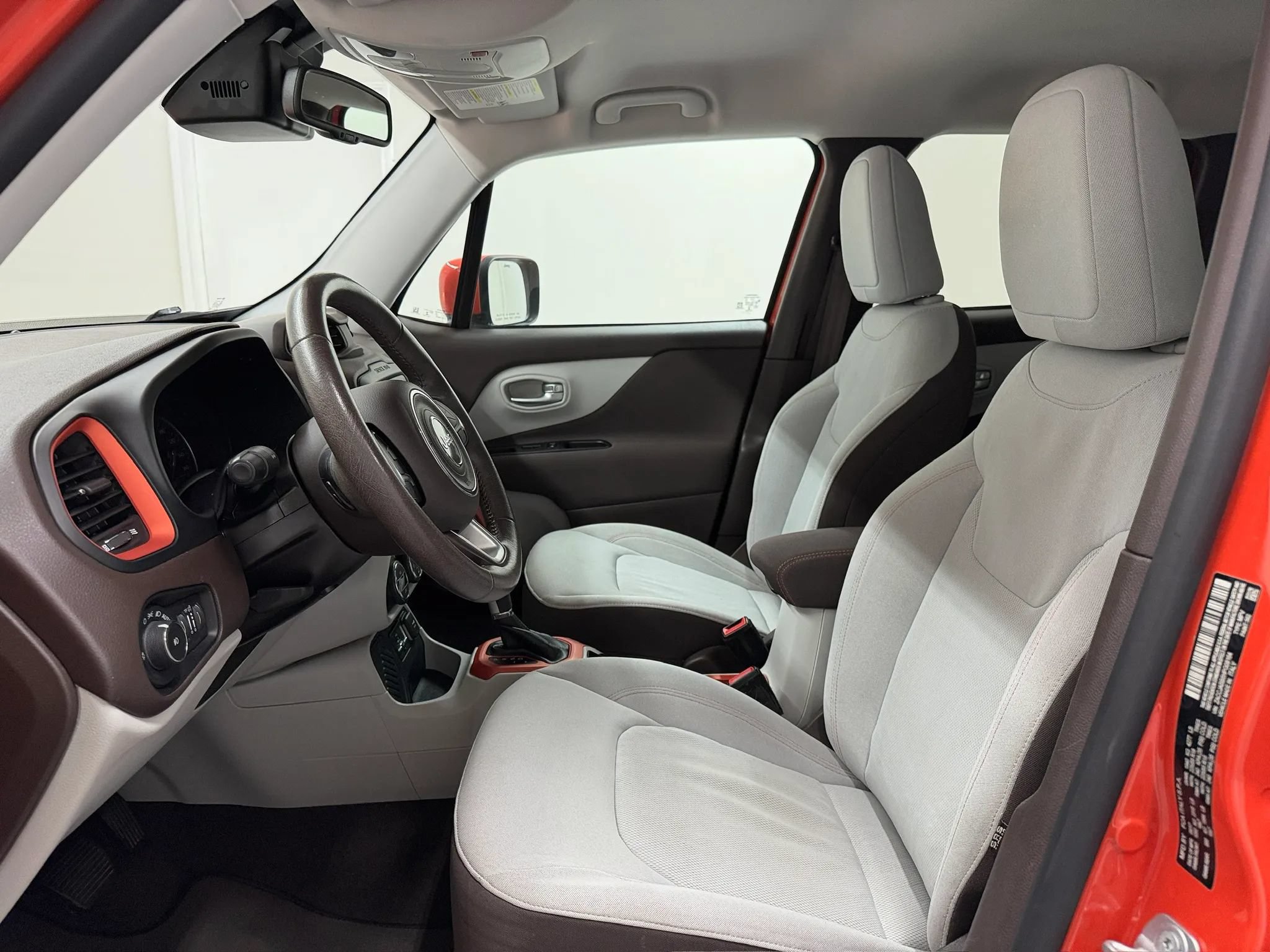 Used 2017 Jeep Renegade Latitude FWD image 61