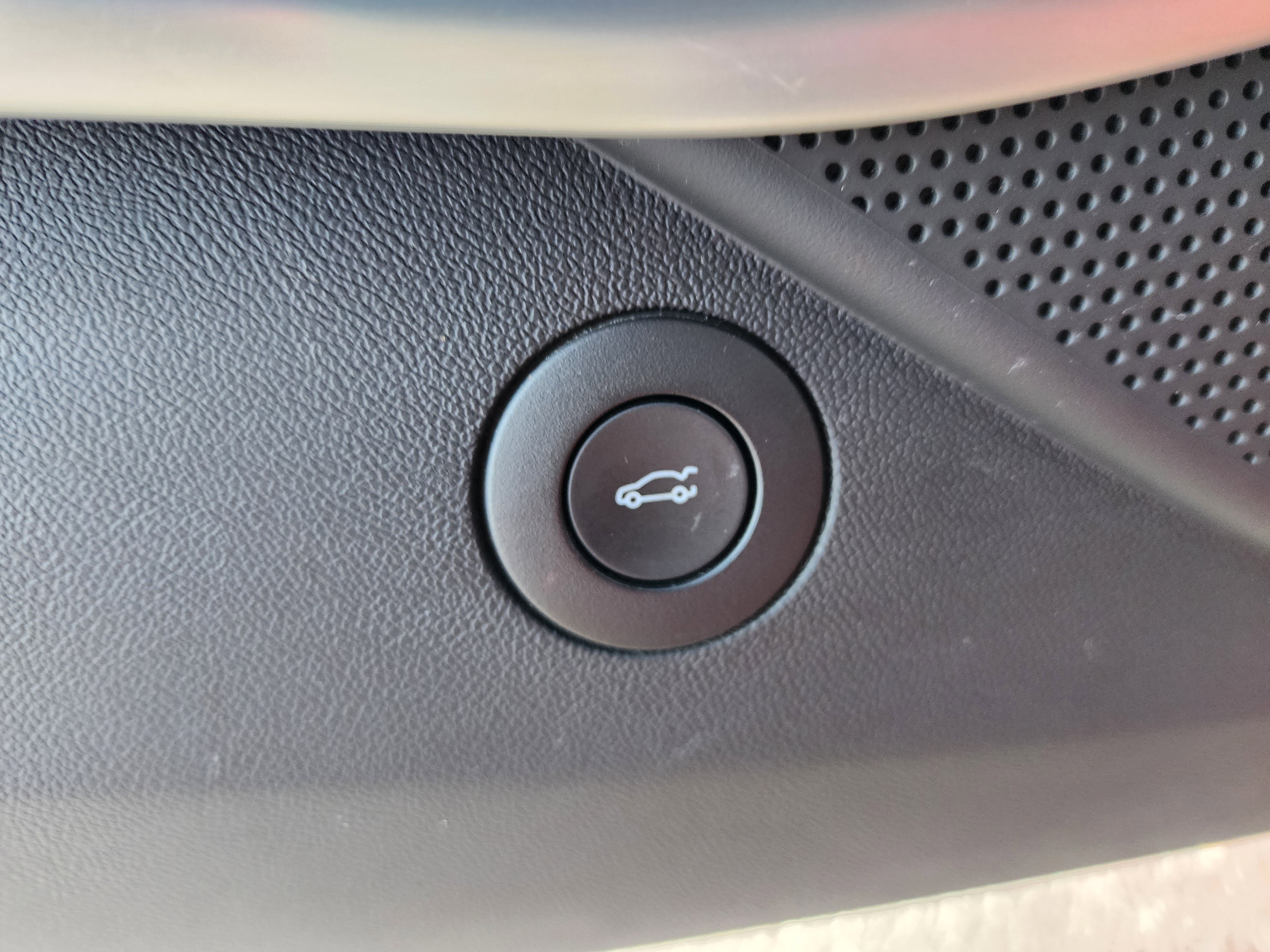 Used 2018 Chevrolet Camaro ZL1 image 22