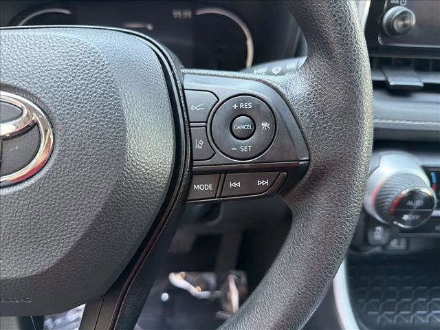 Used 2025 Toyota RAV4 LE AWD/4WD image 16
