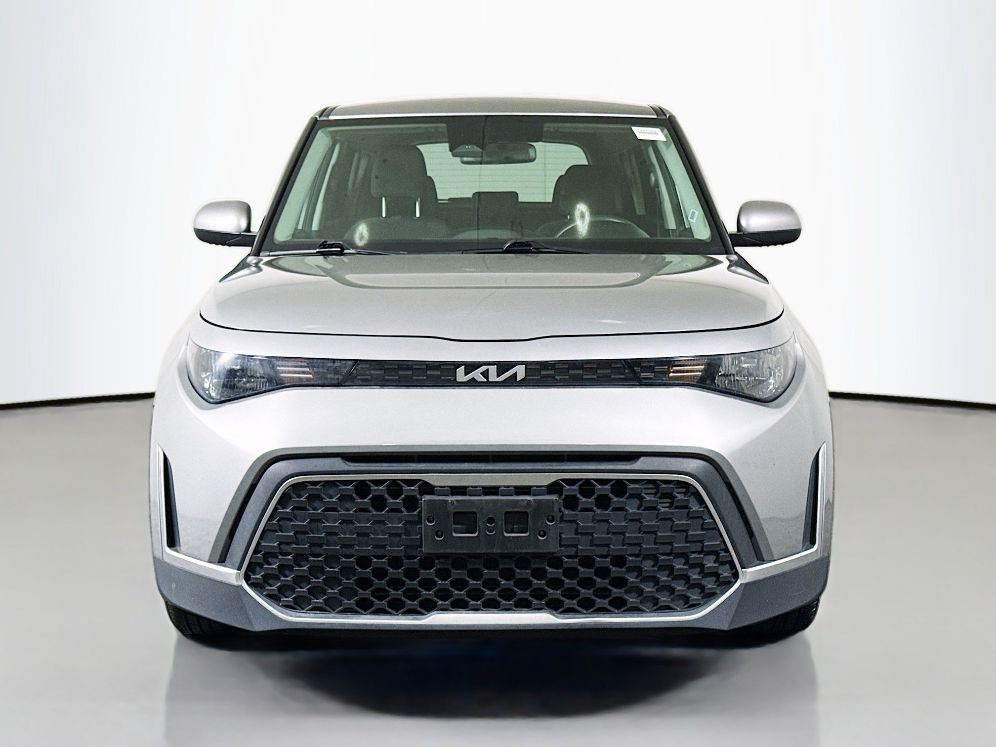 Used 2023 Kia Soul LX w/ Option Group 015 FWD image 2