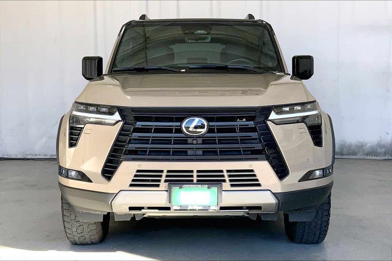 Used 2026 Lexus GX 550 AWD/4WD image 2