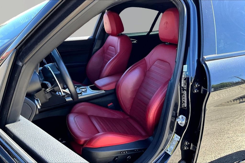 Used 2022 Alfa Romeo Giulia Veloce RWD image 20