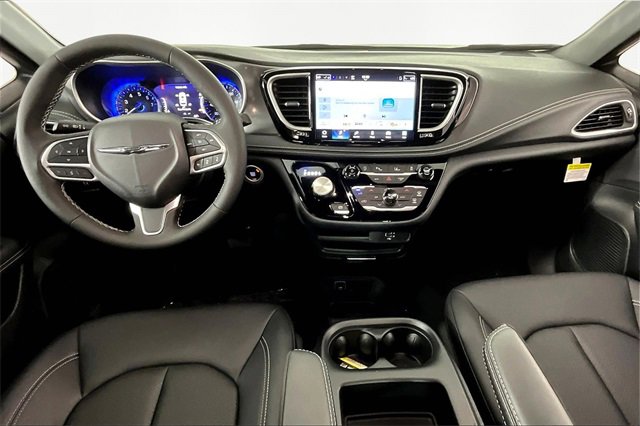 New 2026 Chrysler Pacifica Select image 6