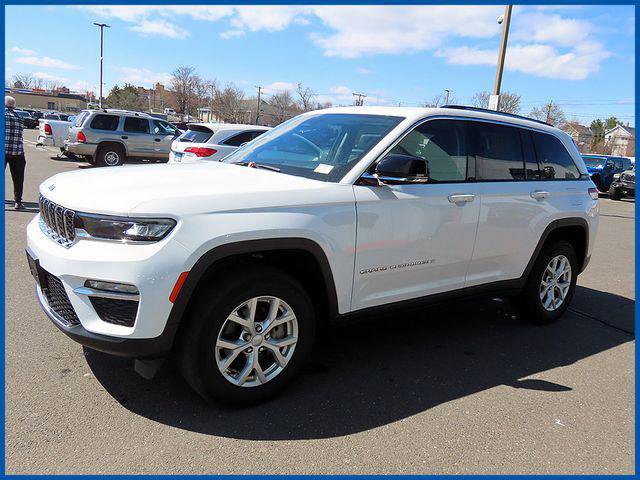 Certified 2023 Jeep Grand Cherokee Limited AWD/4WD image 3