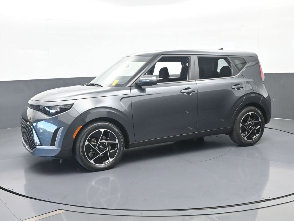 Used 2023 Kia Soul EX image 2