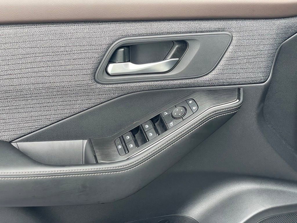 Certified 2023 Nissan Rogue SV AWD/4WD image 10