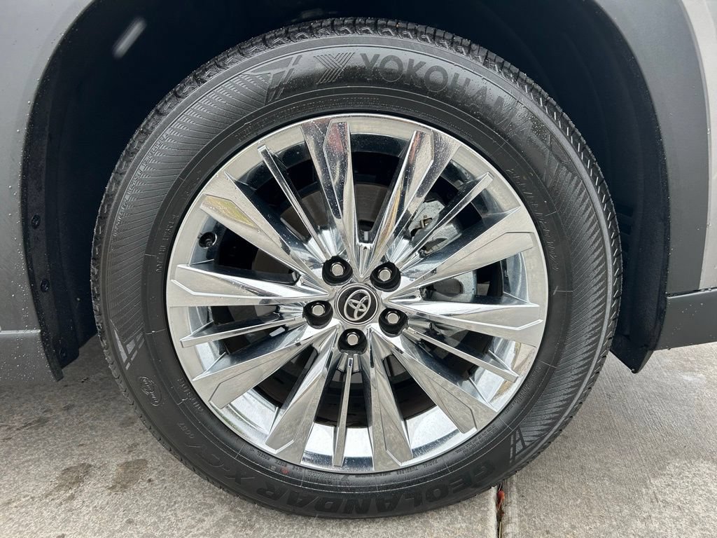Used 2025 Toyota Grand Highlander AWD image 35