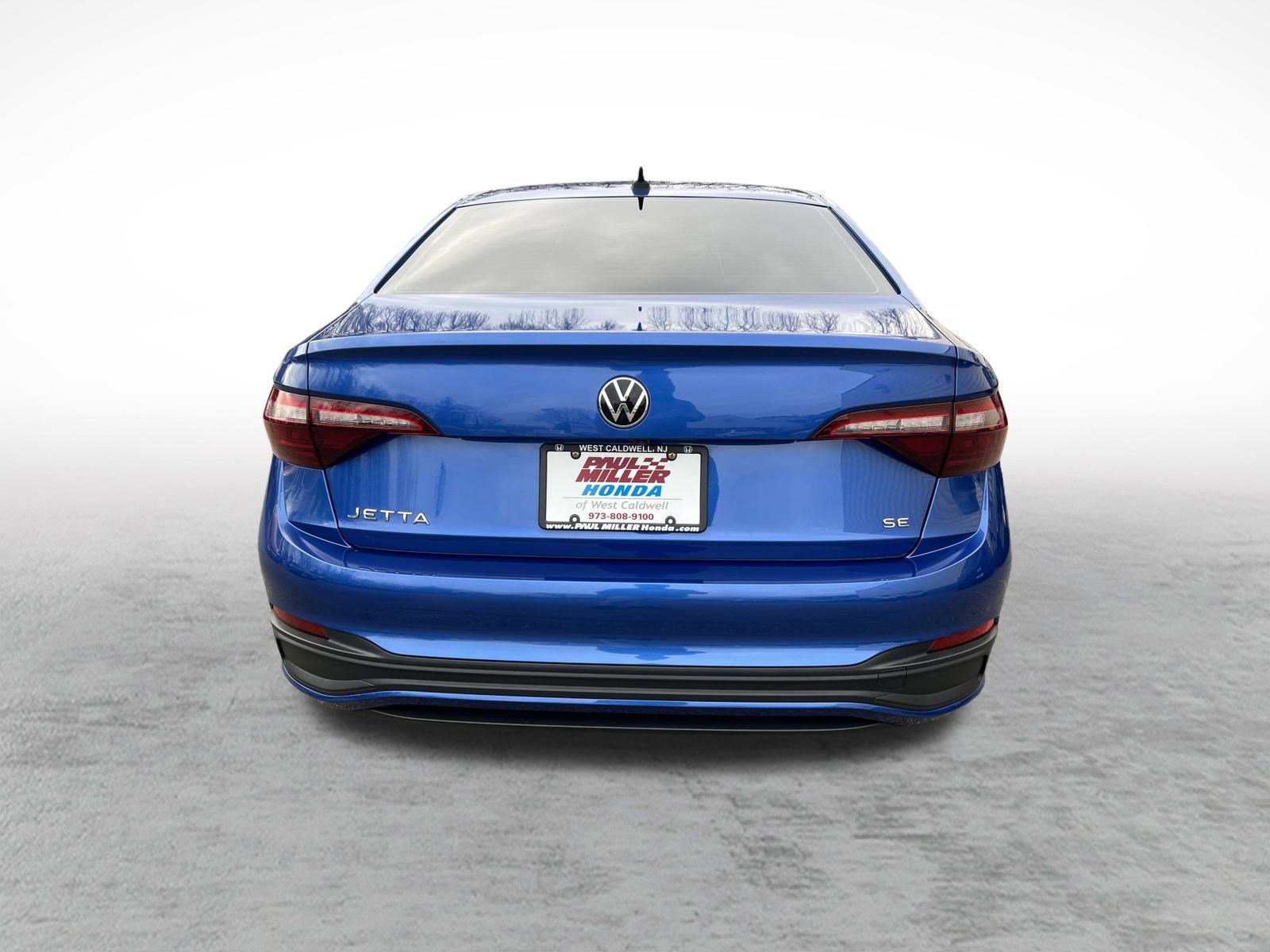 Used 2024 Volkswagen Jetta SE w/ Panoramic Sunroof Package image 6