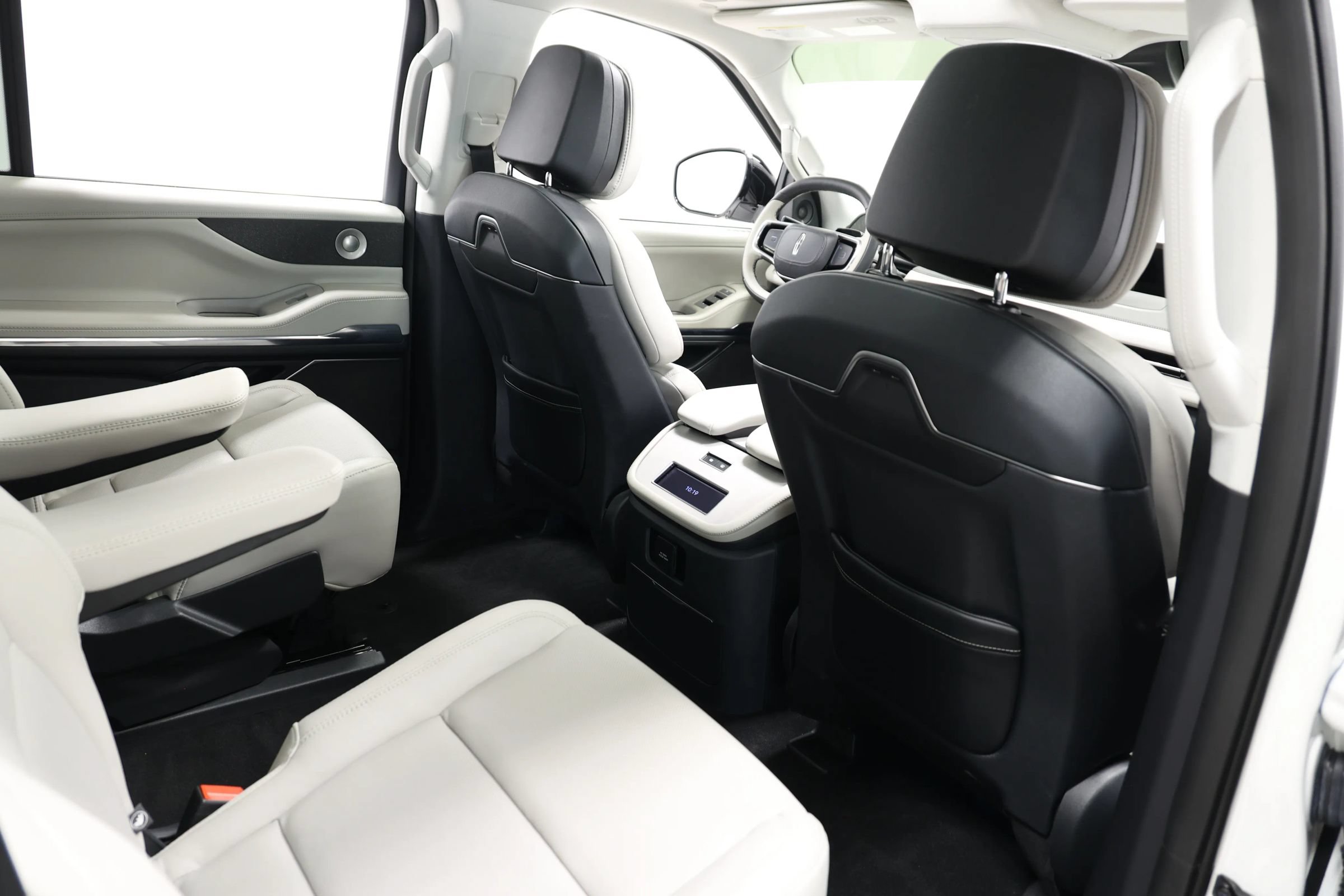 Used 2025 Lincoln Navigator Reserve AWD/4WD image 96