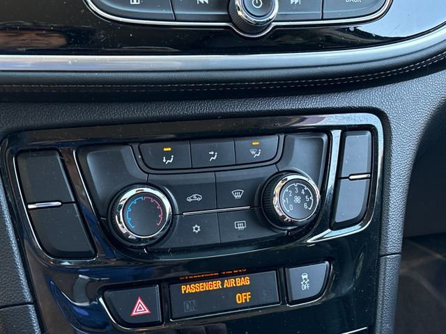 Used 2021 Buick Encore Preferred AWD/4WD image 17