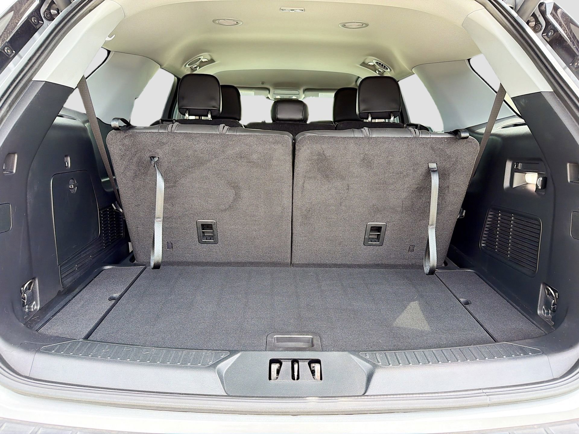 Used 2023 Ford Explorer XLT w/ Equipment Group 202A image 30