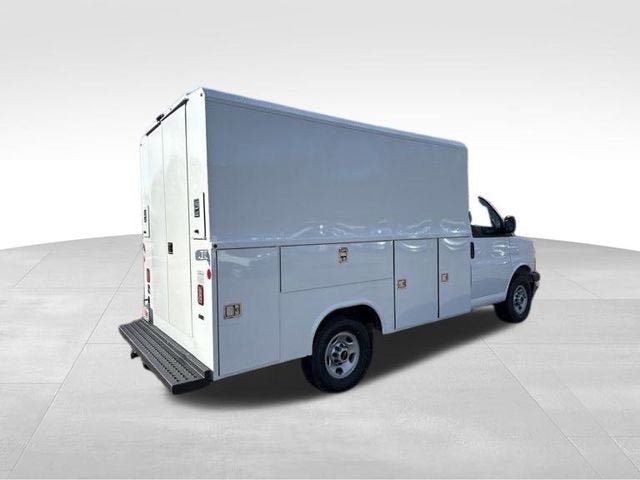 New 2025 GMC Savana 3500 w/ Power Convenience Package RWD image 4