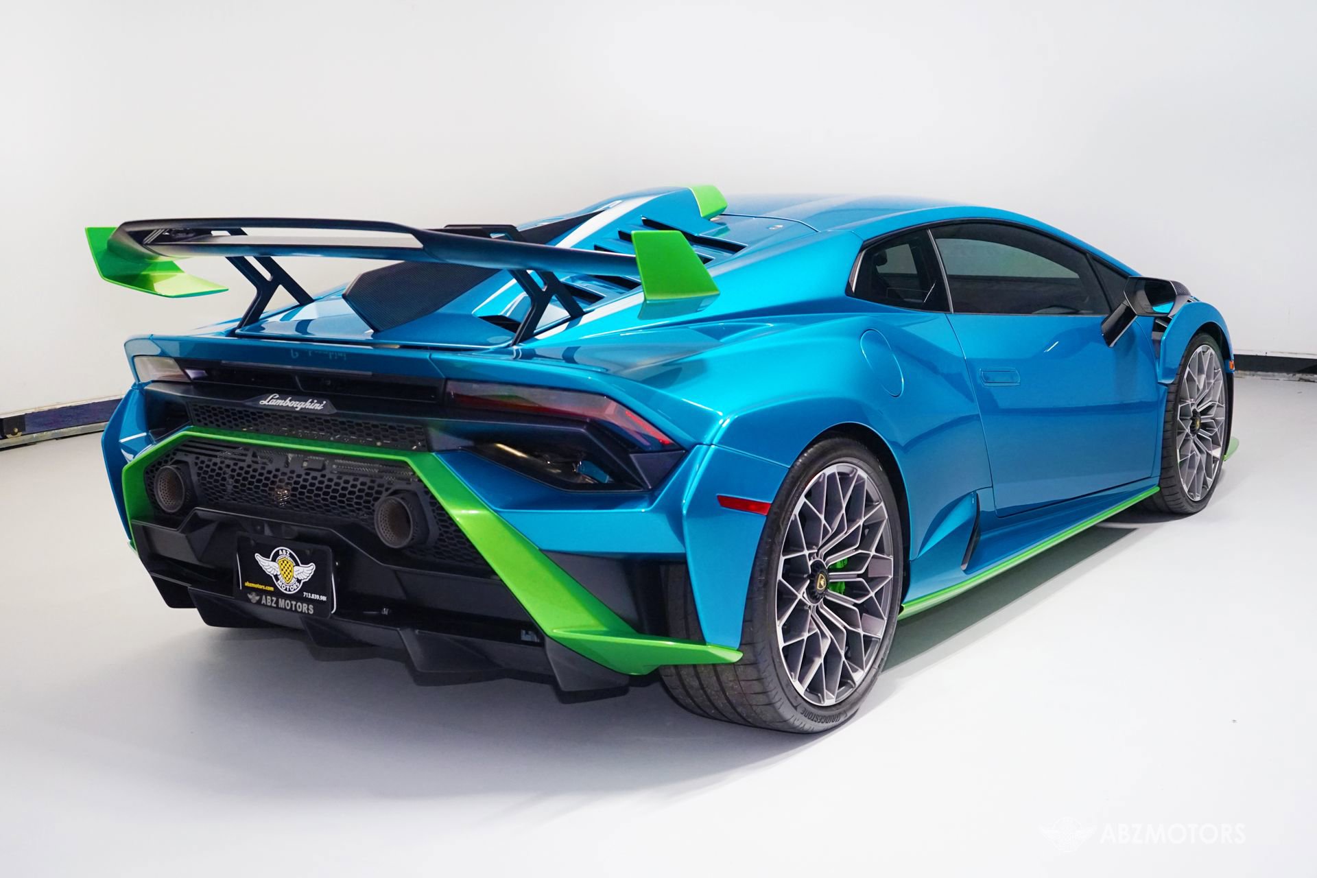 Used 2022 Lamborghini Huracan STO image 6