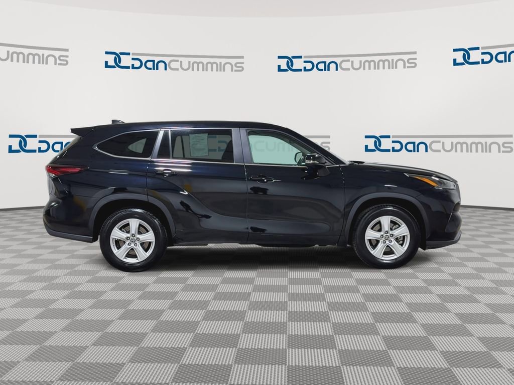 Used 2024 Toyota Highlander LE image 9