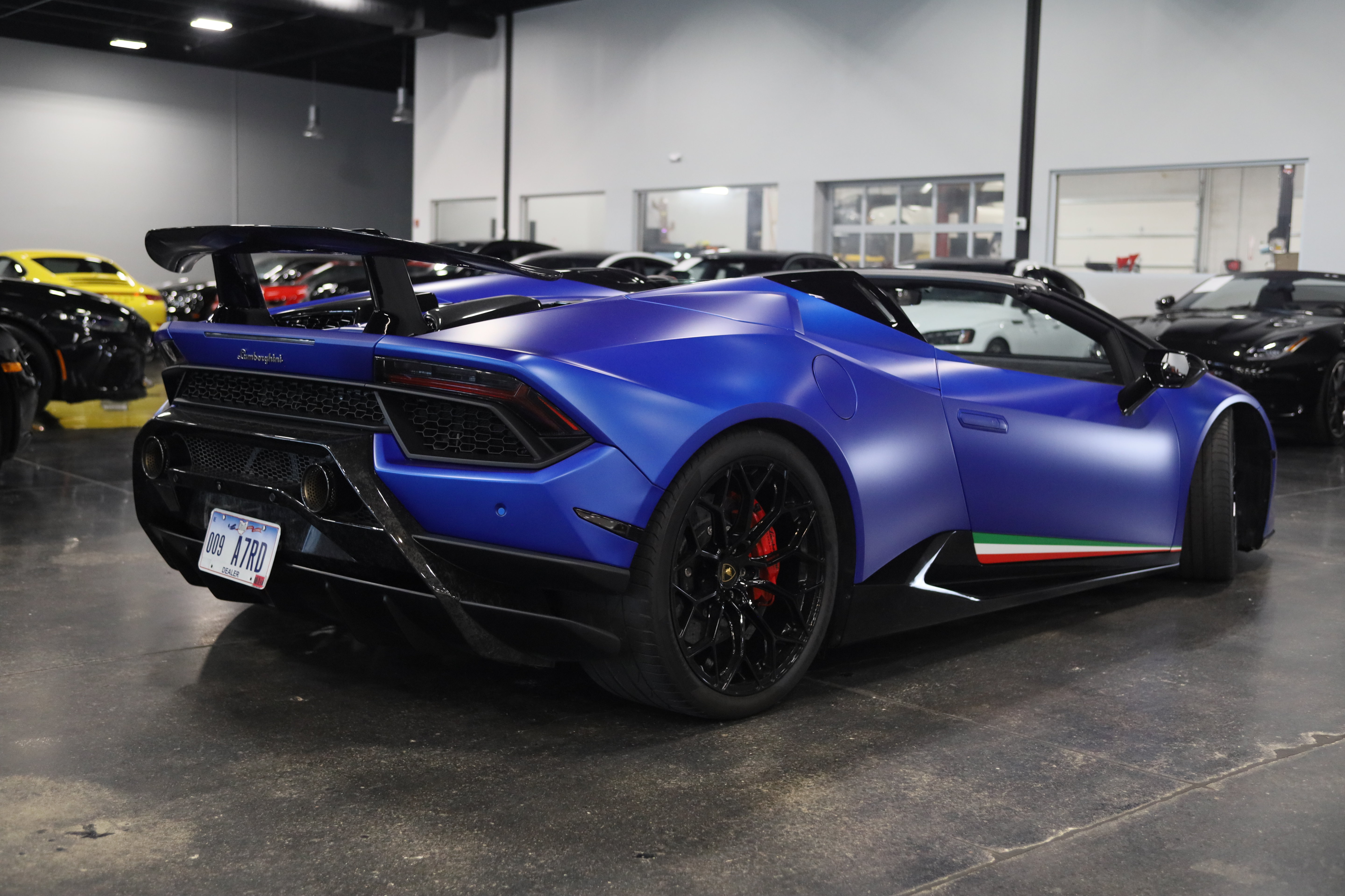 Used 2019 Lamborghini Huracan Performante AWD/4WD image 6